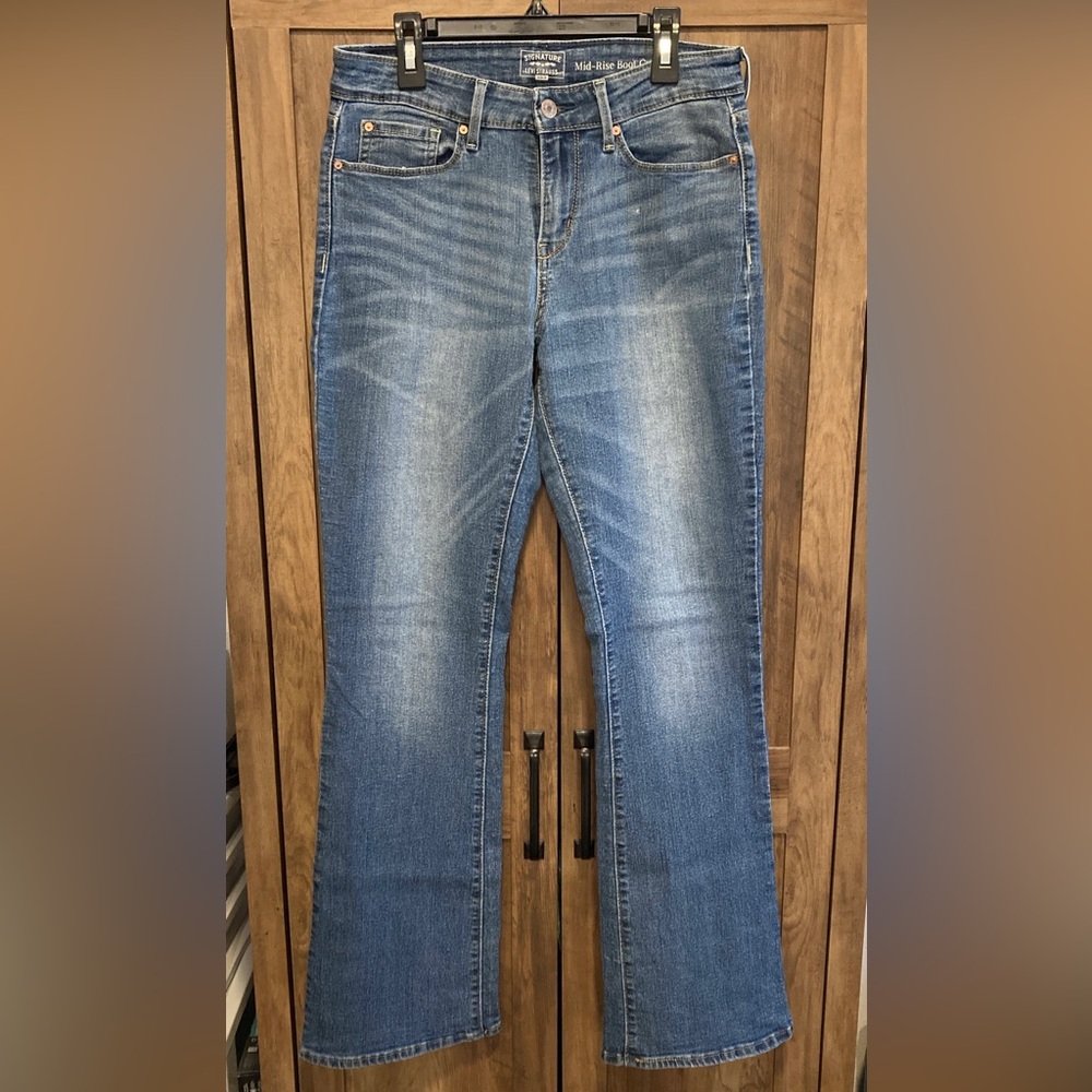 Signature by Levi Strauss Gold Mid-Rise Bootcut Size 4M W27 L32
